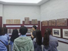 <b>走進檔案館，領(lǐng)悟獨特魅力</b>